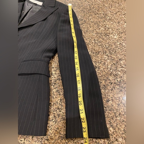 TAHARI Arthur S. Levine from Holt Renfrew Black with Pinstripes Jacket Size 4 - Picture 9 of 11